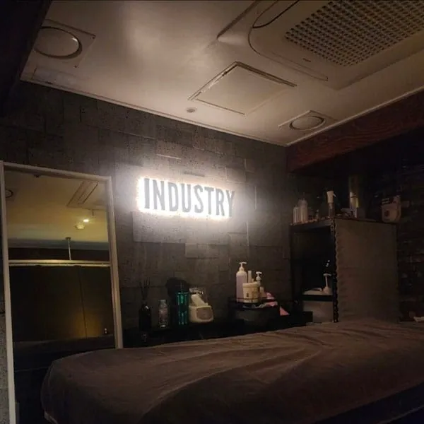 서구 탄방동 인더스트리 1인샵 매장 사진 1